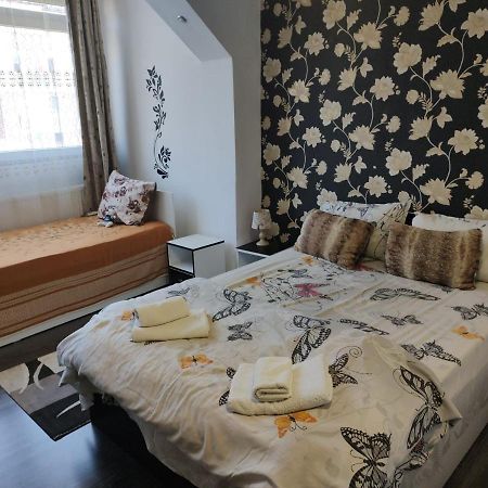White Black Rooms 胡内多阿拉 外观 照片