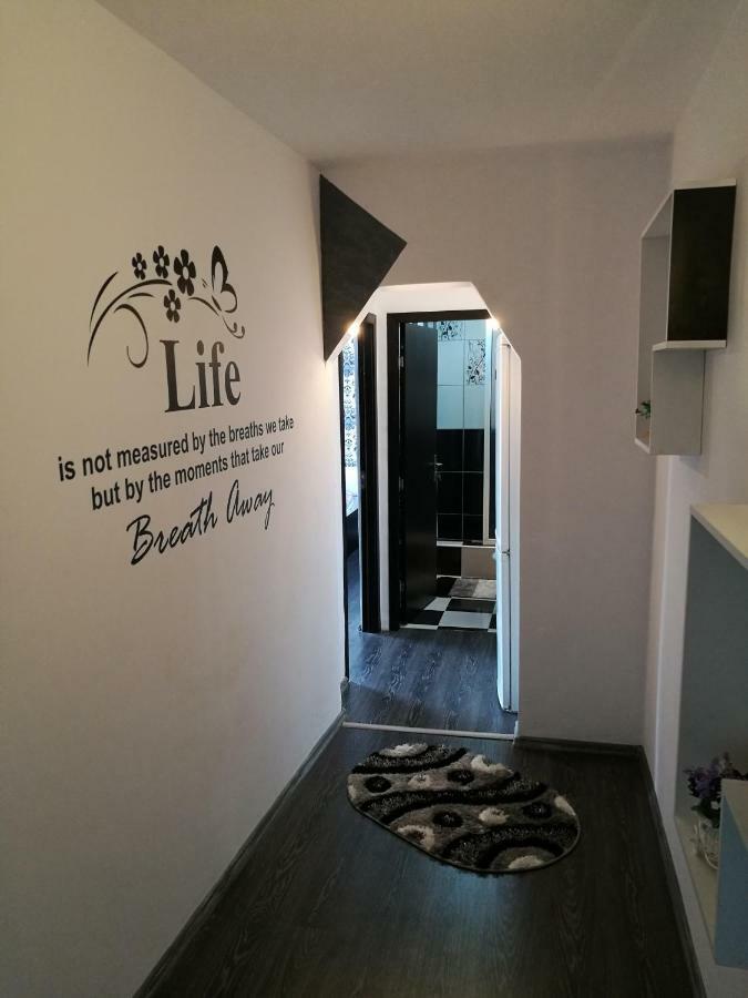 White Black Rooms 胡内多阿拉 外观 照片