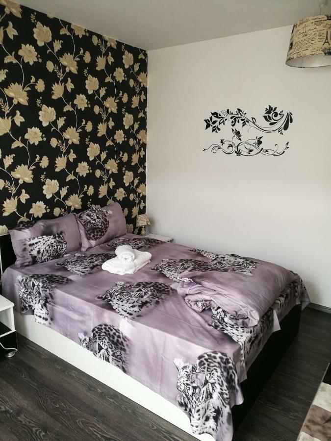 White Black Rooms 胡内多阿拉 外观 照片
